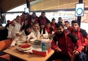 Curlingte yarı final sevinci