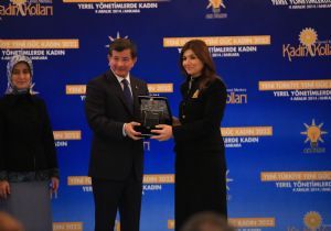 Davutoğlu'ndan Çığlık'a plaket