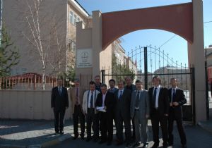 Eğitimcilerden protesto eylemi