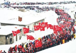 Gök Allahu Ekber, Yer Allahu Ekber