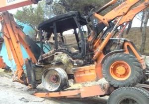 Karayolları'nın İş Makinesini Yaktılar