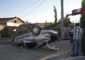 Elektrik panosuna çarptı, iki takla attı