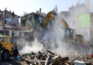 Yakutiye'de yıkımlar devam ediyor