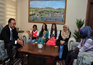 Konuk öğrencilerden Altıparmak'a ziyaret