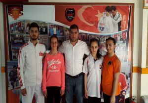 Karatecilerden madalya sözü