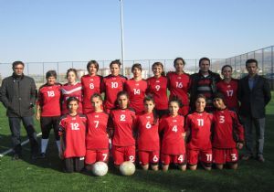 Bayan futbol takımı destek bekliyor