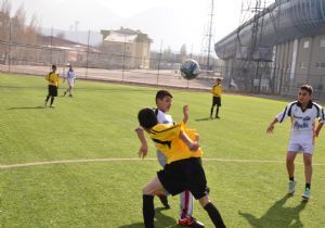 Erzurum'da 16 ortaokul futbolda yarışıyor