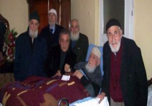 Nazif hoca dualarla uğurlandı