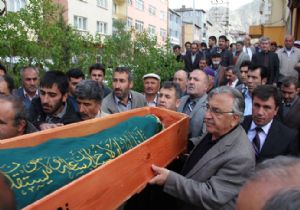 Oltu Akyüz'e ağladı