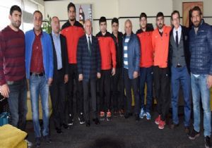 Sekmen, şampiyonlarla buluştu