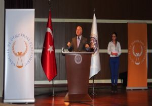 Sekmen'den demokrasi dersi