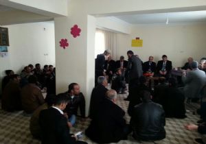 Sekmen Çat'ta seçmenlerle istişare etti