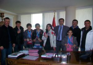 Gökkuşağı madalyaları topladı