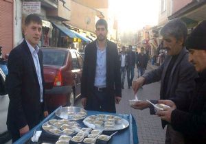 Ülkü Ocakları'ndan aşure etkinliği