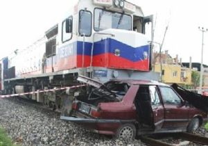 Erzurum'da tren otomobile çarptı