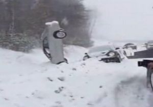Araç takla attı, 3 kişi sağlam çıktı