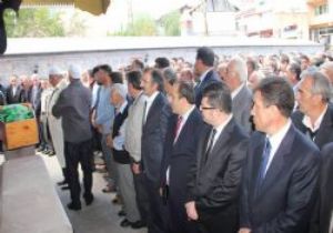 Ziyrek Yengesinin cenaze namazını kıldırdı
