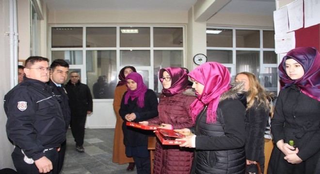 İHL Öğrencilerinden Polise taziye ziyareti