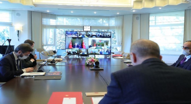 ‘Değmesin mabedimin göğsüne namahrem eli'