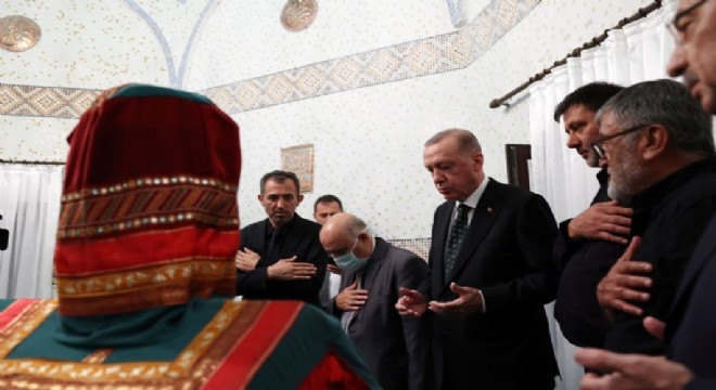 ‘Ehlibeyti sevmek bir vecibedir'