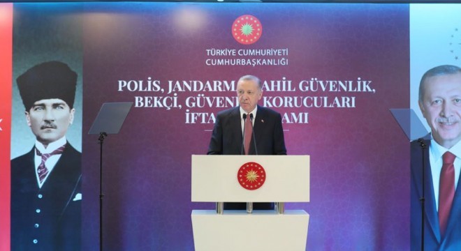 ‘Polislerimiz devletimizin anlamını korumaktadır'
