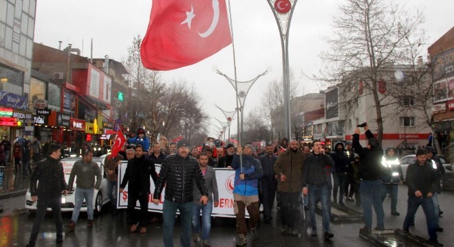 ‘Şehitlere rahmet, Esed ve işbirlikçilerine lanet'